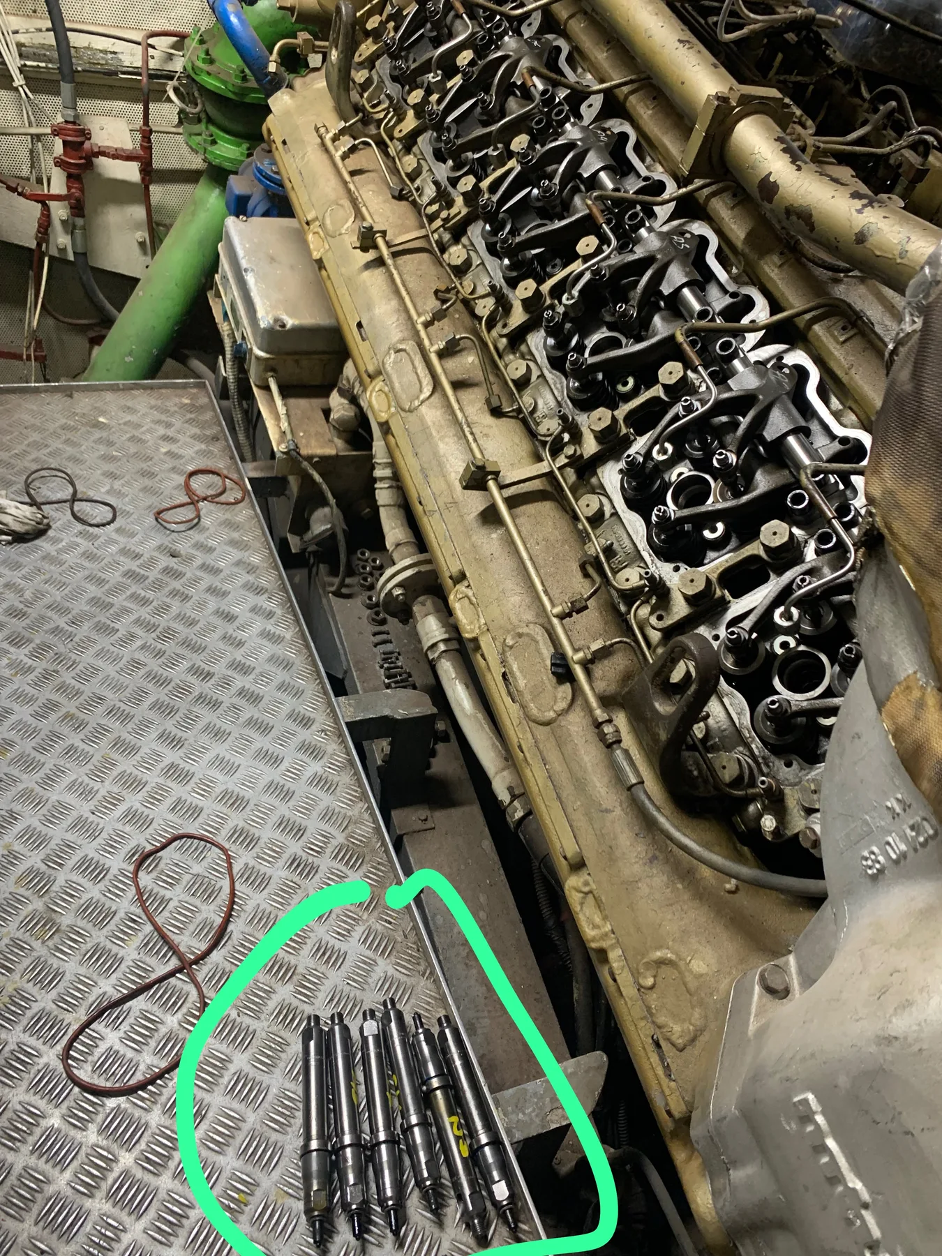 Motor üzerinde bakım çalışması